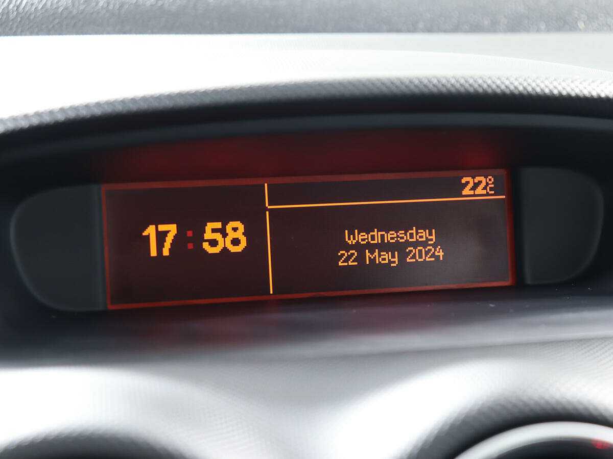 Peugeot 308 с пробегом — 2008 год. Фото: #13