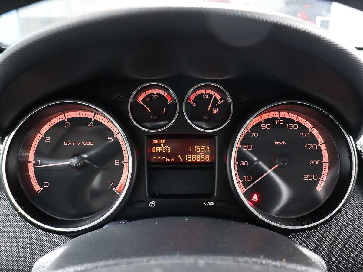 Peugeot 308 с пробегом — 2008 год. Фото: #14