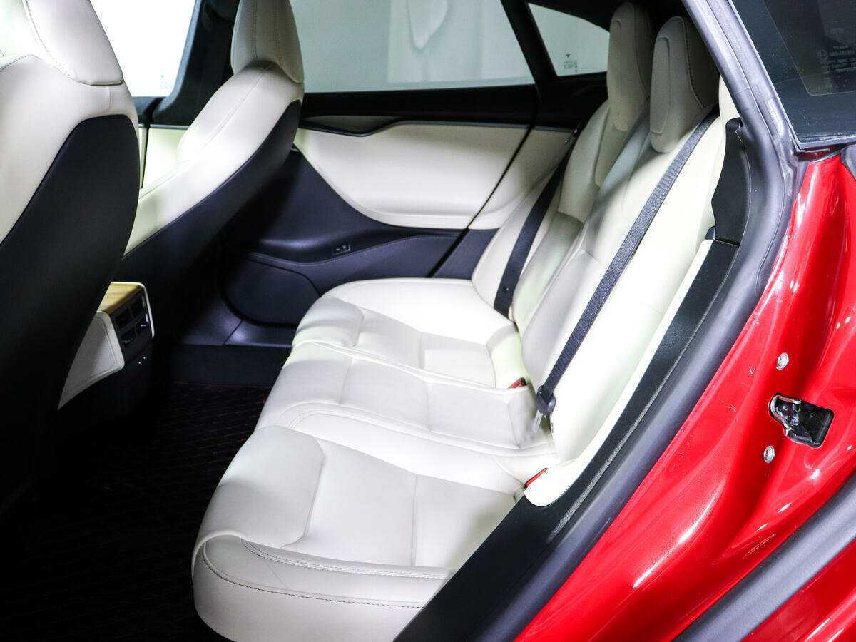 Tesla Model S с пробегом — 2020 год. Фото: #9