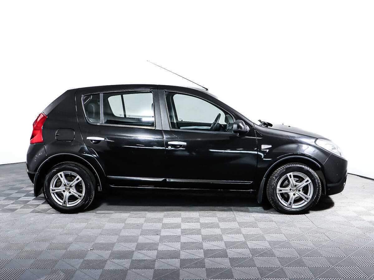 Renault Sandero с пробегом — 2011 год. Фото: #3