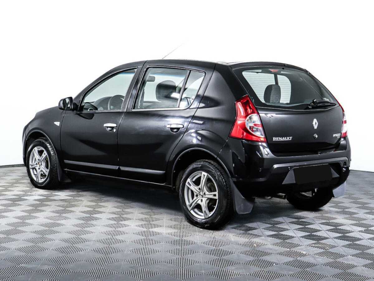 Renault Sandero с пробегом — 2011 год. Фото: #6