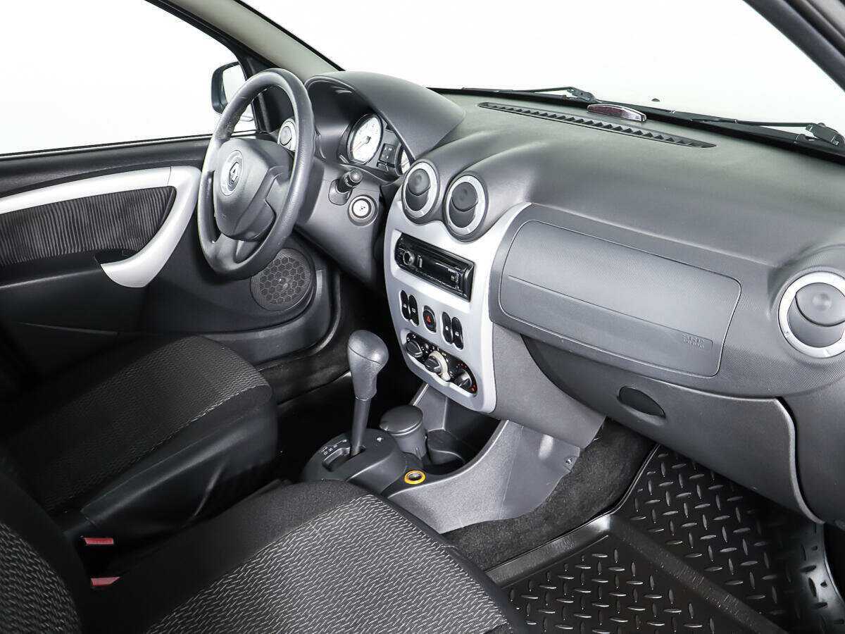 Renault Sandero с пробегом — 2011 год. Фото: #8