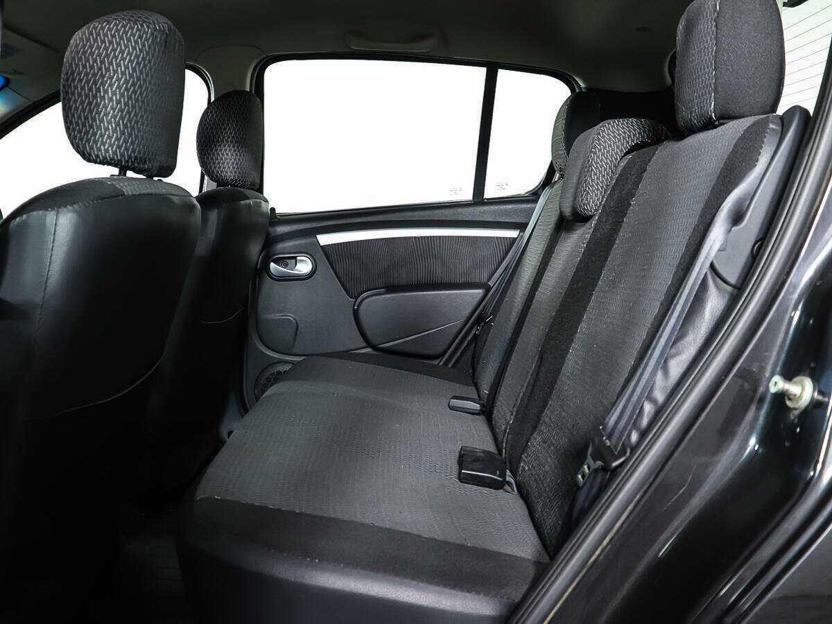 Renault Sandero с пробегом — 2011 год. Фото: #9