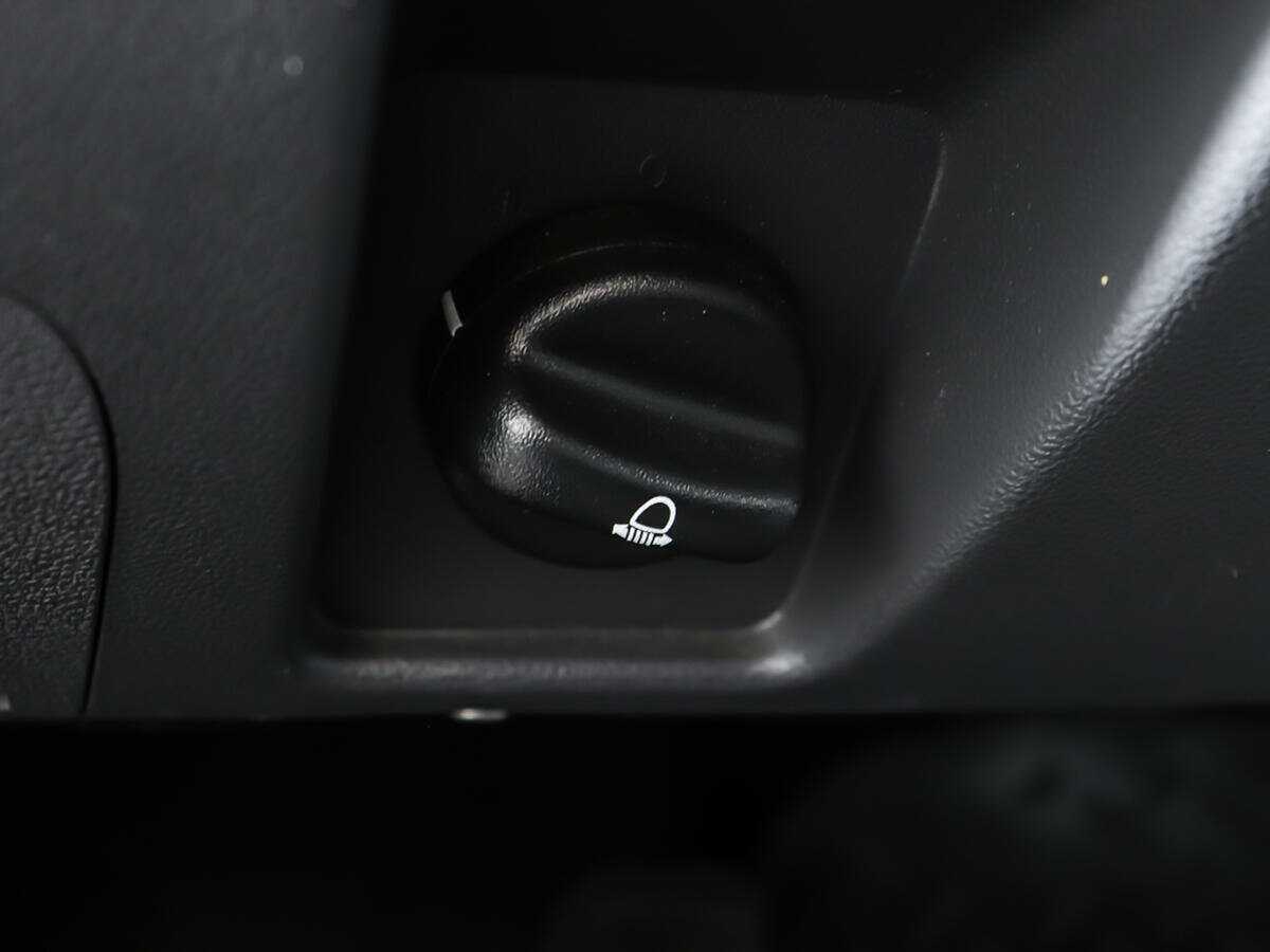 Renault Sandero с пробегом — 2011 год. Фото: #12