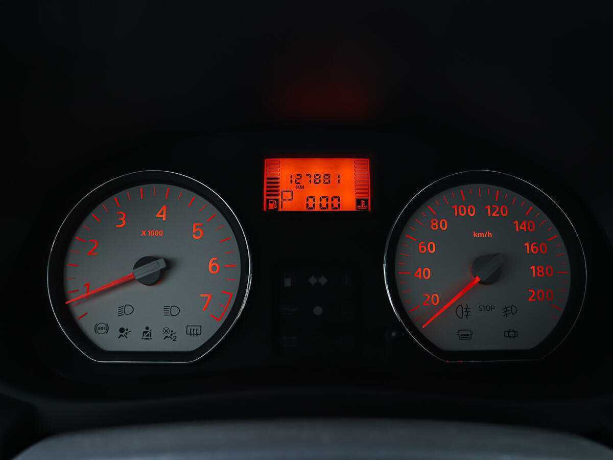 Renault Sandero с пробегом — 2011 год. Фото: #13