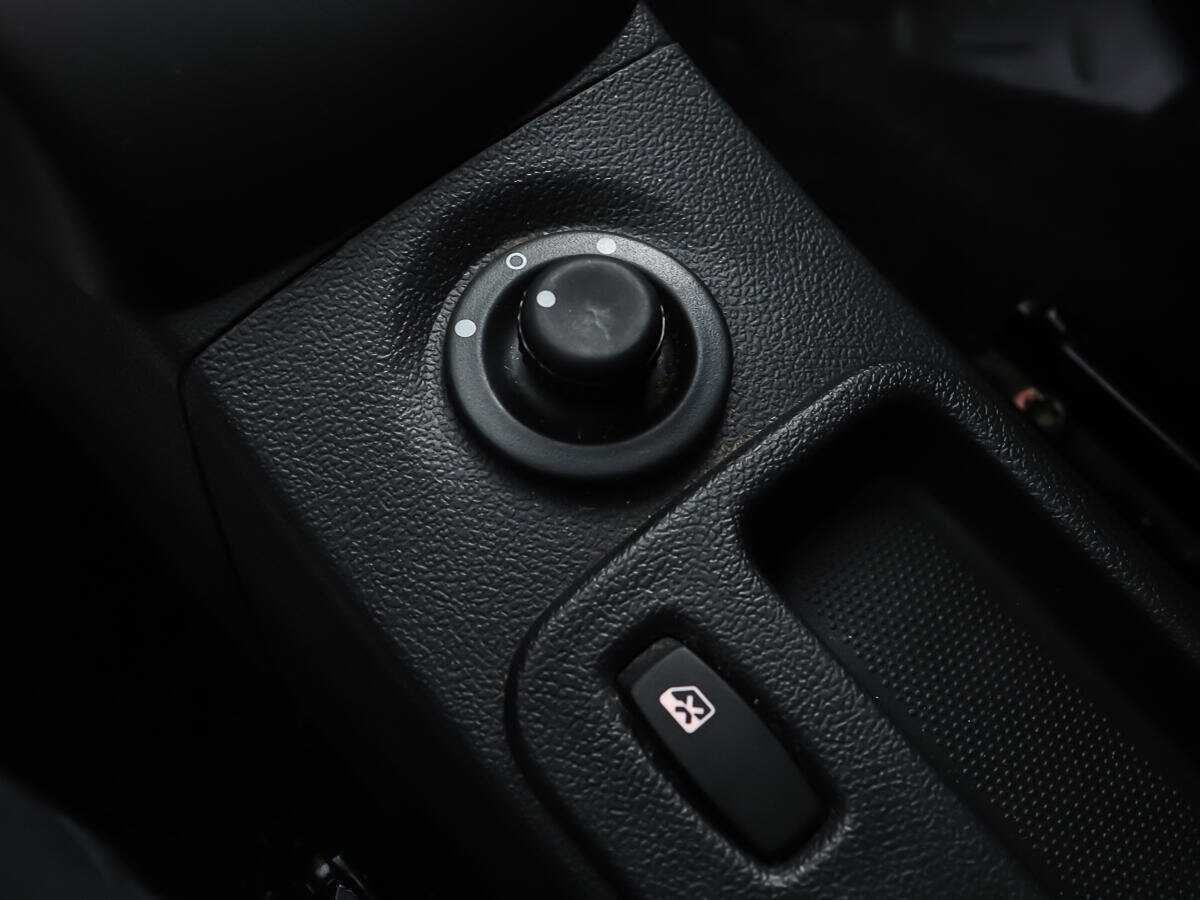 Renault Sandero с пробегом — 2011 год. Фото: #14