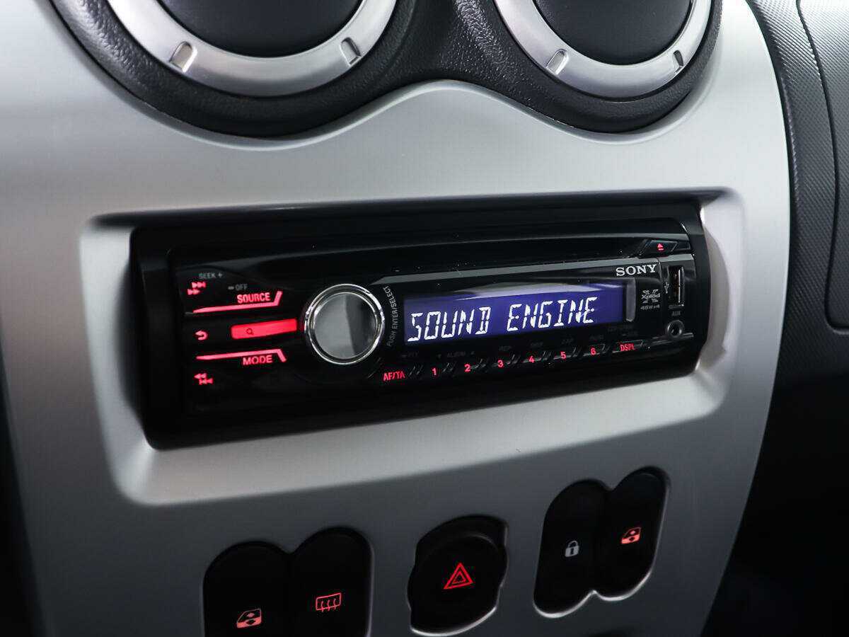 Renault Sandero с пробегом — 2011 год. Фото: #17