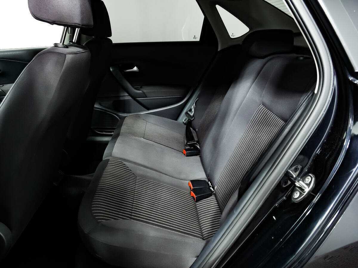 Volkswagen Polo с пробегом — 2010 год. Фото: #11