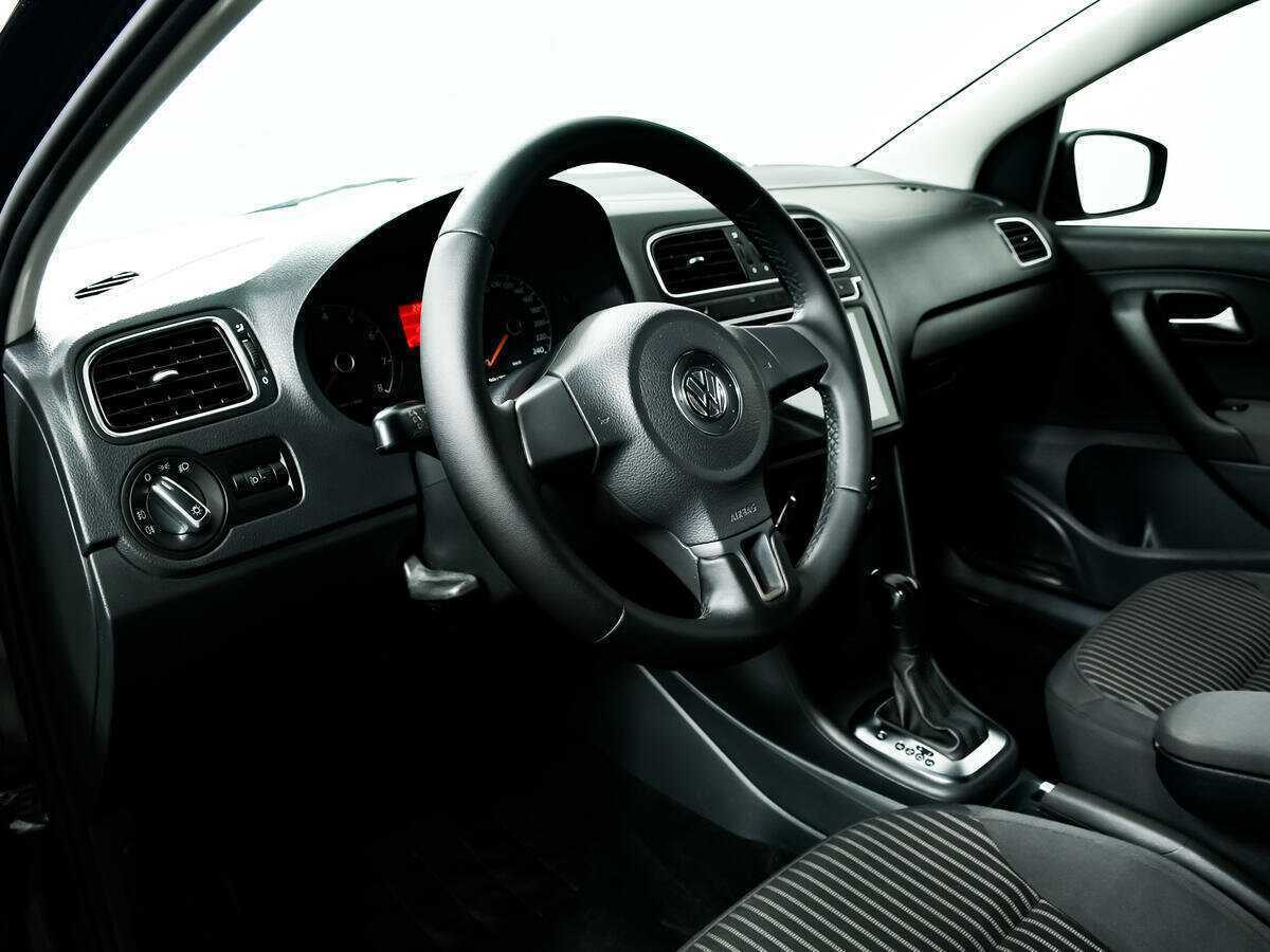 Volkswagen Polo с пробегом — 2010 год. Фото: #12
