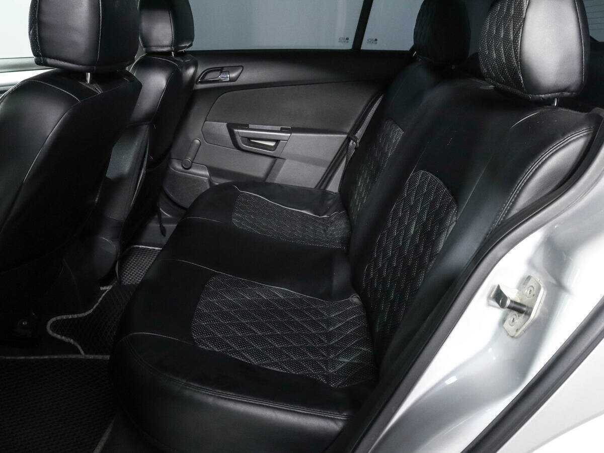 Opel Astra с пробегом — 2011 год. Фото: #9