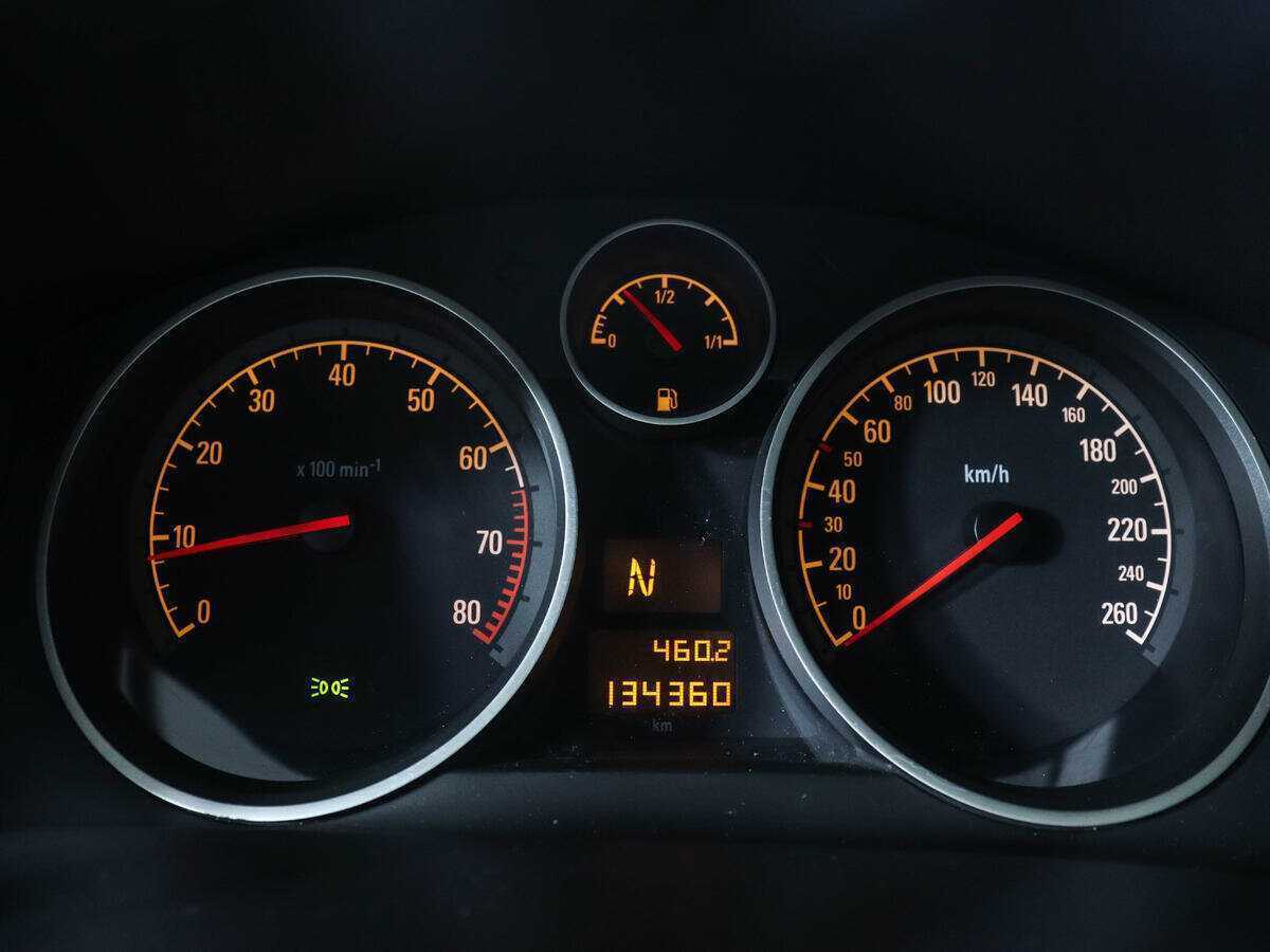 Opel Astra с пробегом — 2011 год. Фото: #10