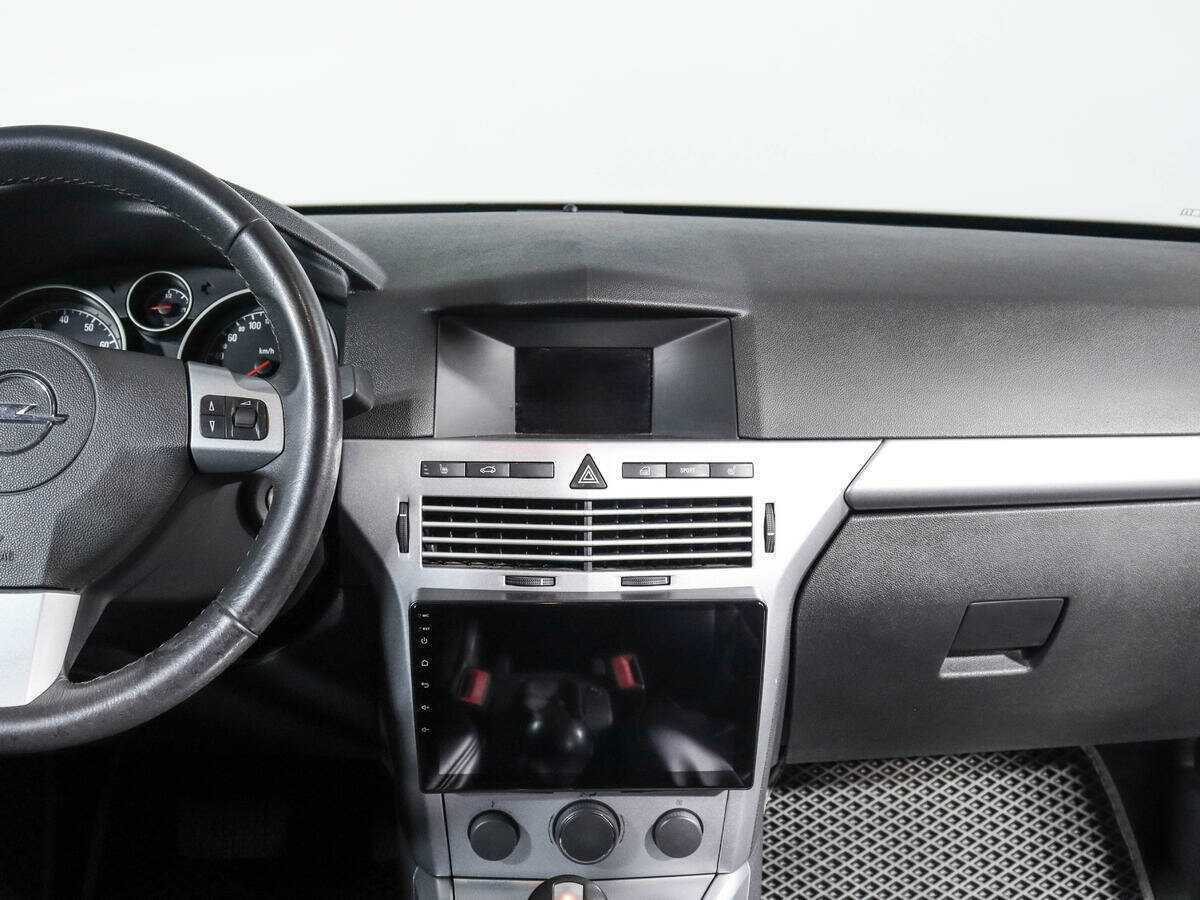 Opel Astra с пробегом — 2011 год. Фото: #12