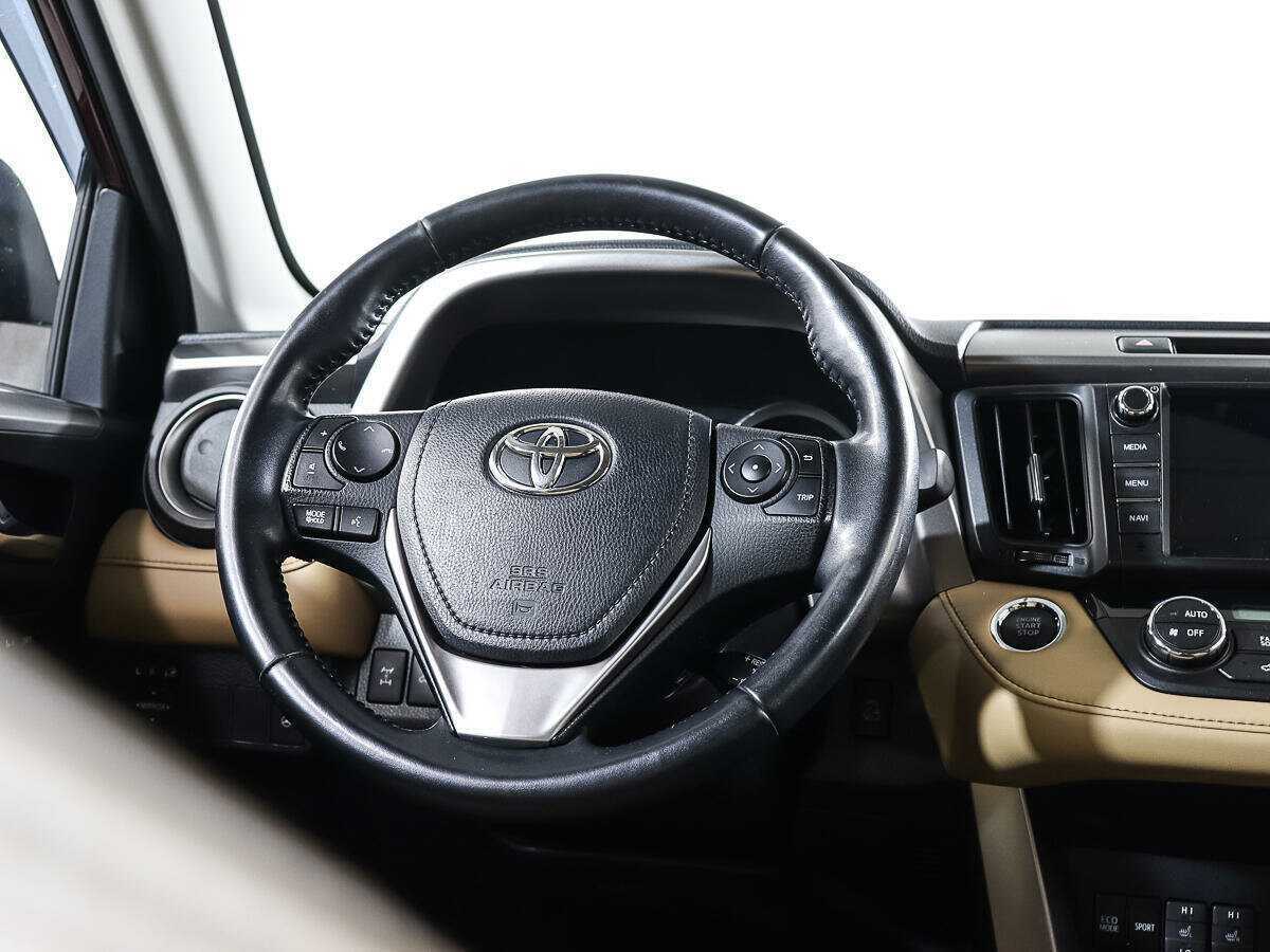 Toyota RAV4 с пробегом — 2018 год. Фото: #12
