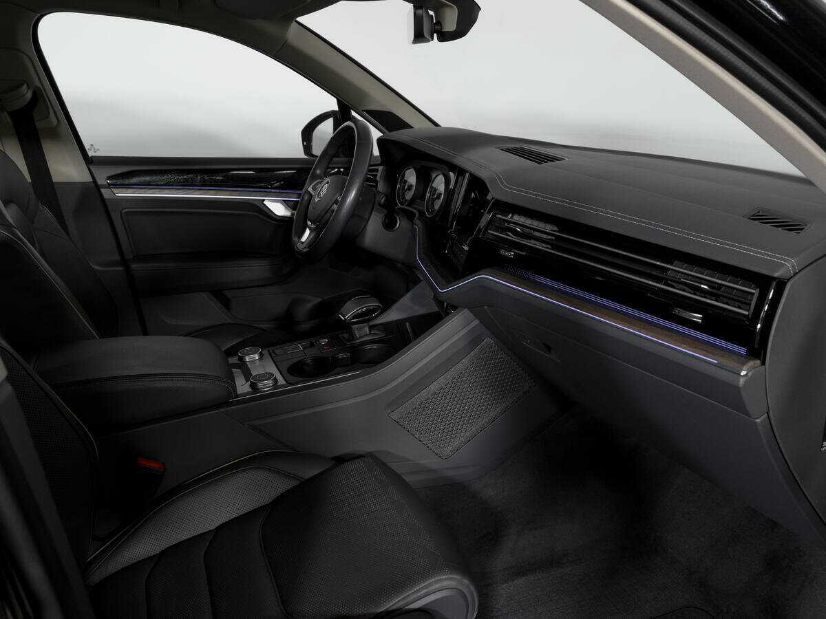 Volkswagen Touareg с пробегом — 2018 год. Фото: #8