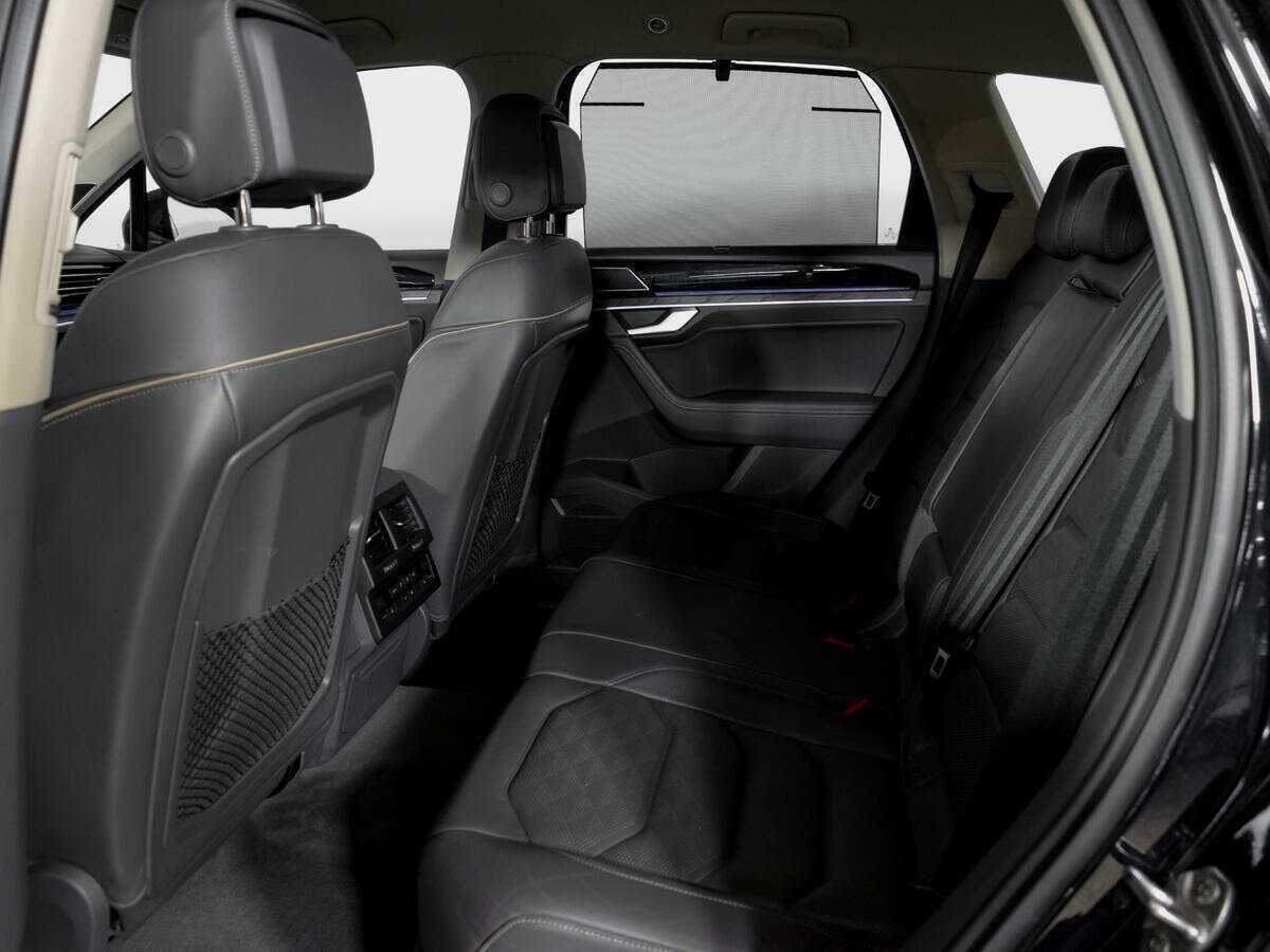 Volkswagen Touareg с пробегом — 2018 год. Фото: #9