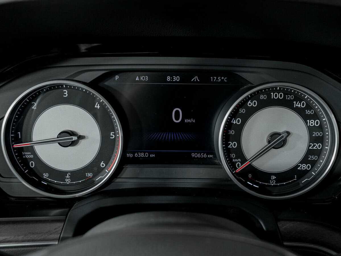 Volkswagen Touareg с пробегом — 2018 год. Фото: #10