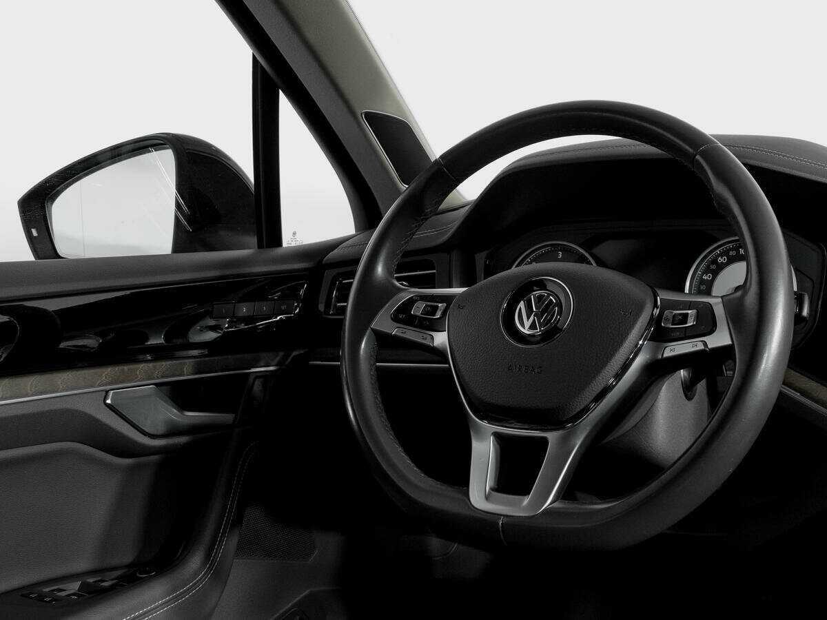 Volkswagen Touareg с пробегом — 2018 год. Фото: #15
