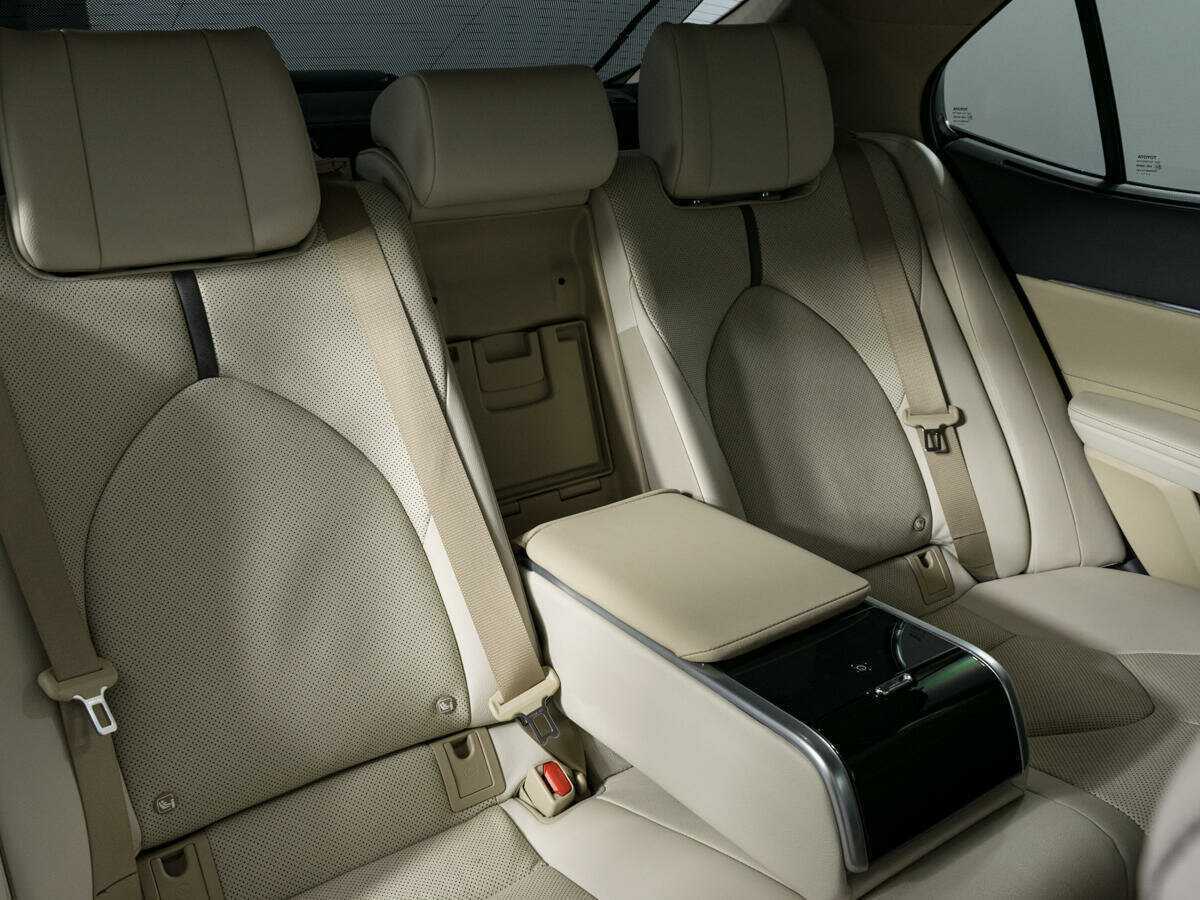 Toyota Camry с пробегом — 2021 год. Фото: #9