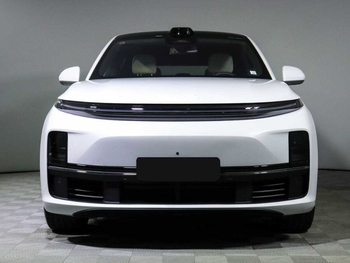 LiXiang L7 с пробегом — 2024 год. Фото: #1