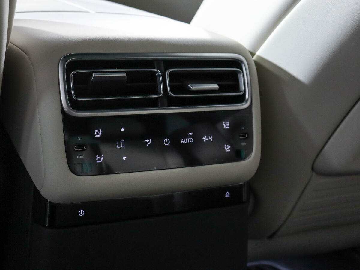 LiXiang L7 с пробегом — 2024 год. Фото: #14