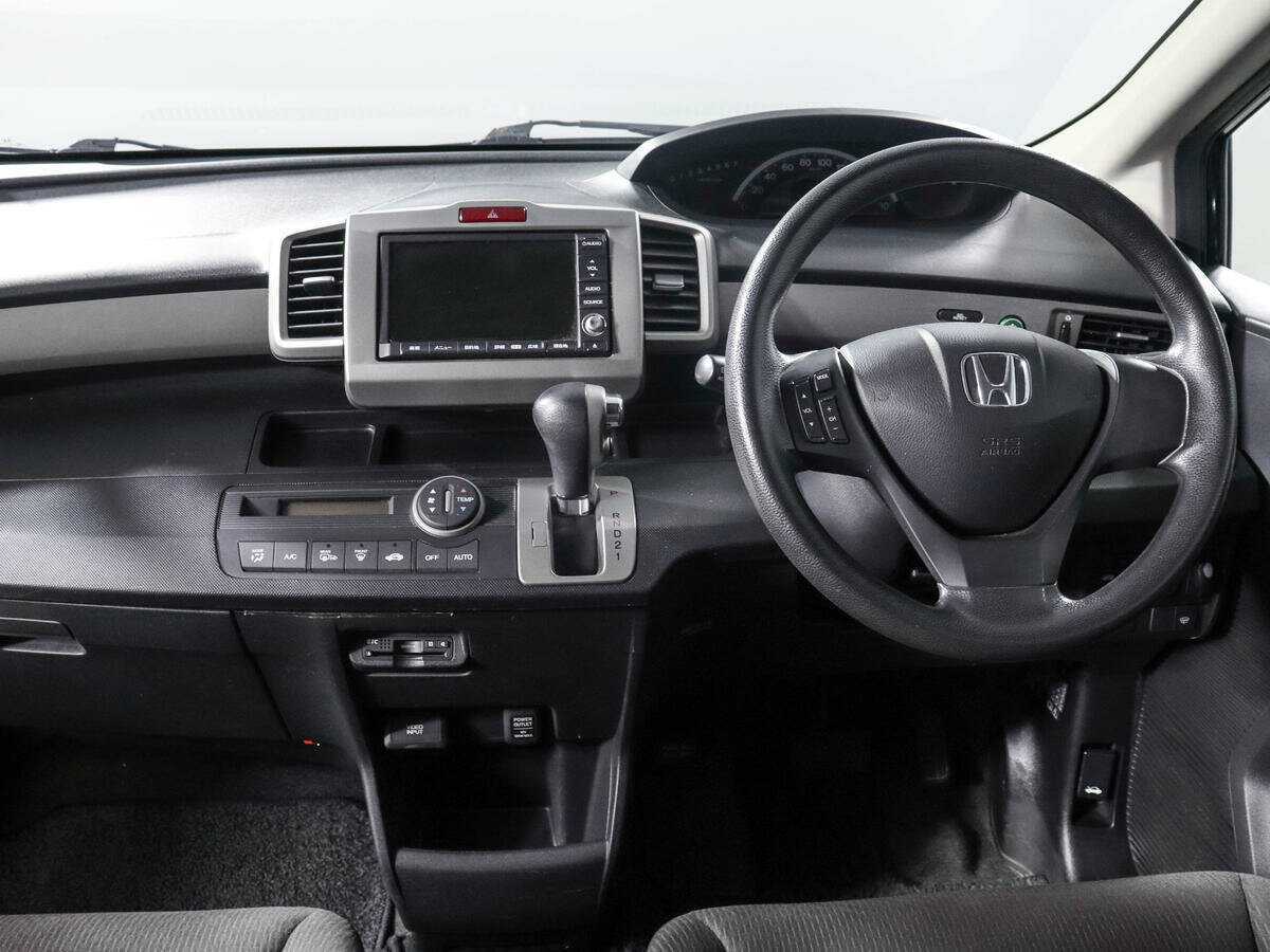 Honda Freed с пробегом — 2011 год. Фото: #11