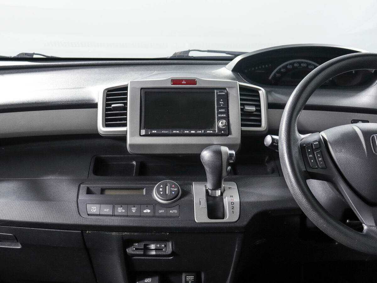 Honda Freed с пробегом — 2011 год. Фото: #12