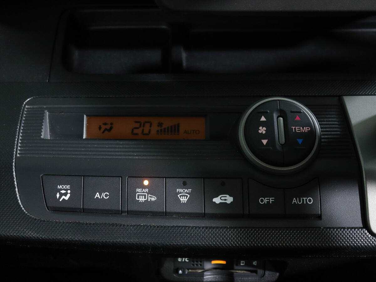 Honda Freed с пробегом — 2011 год. Фото: #14