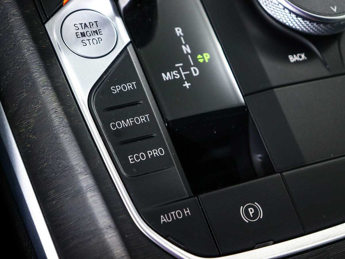 BMW 3 серии с пробегом — 2020 год. Фото: #17