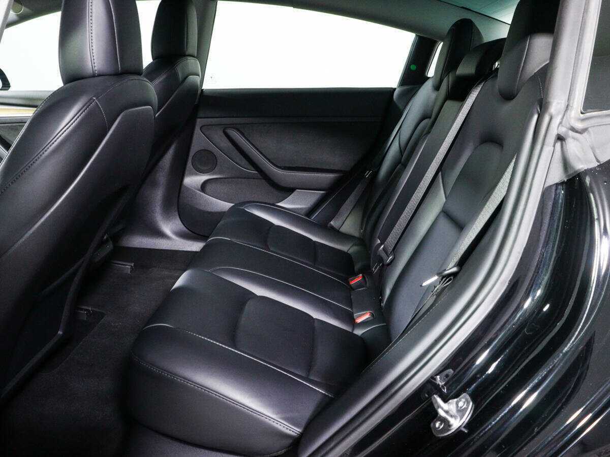 Tesla Model 3 с пробегом — 2022 год. Фото: #9