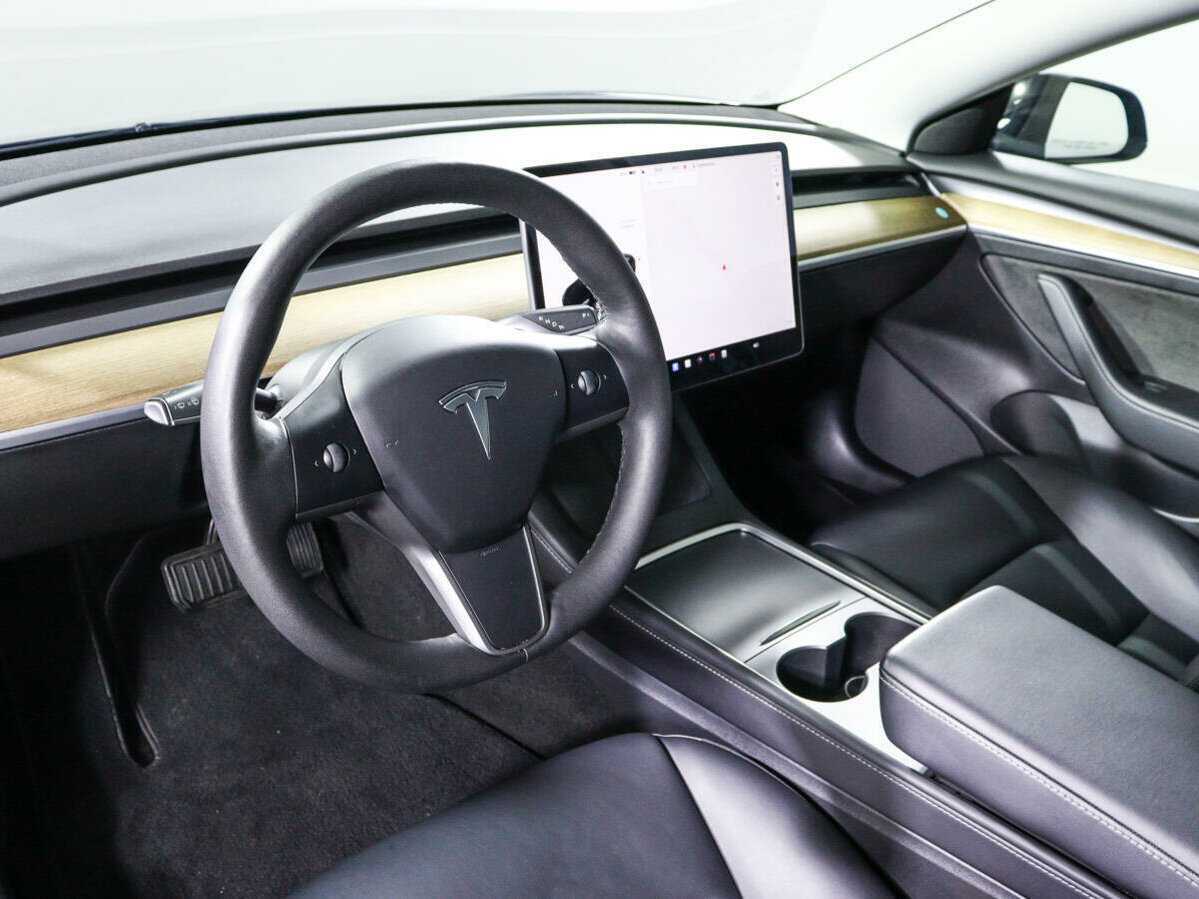 Tesla Model 3 с пробегом — 2022 год. Фото: #13
