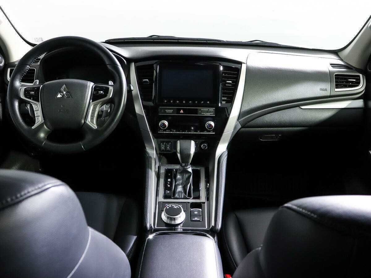 Mitsubishi Pajero Sport с пробегом — 2021 год. Фото: #9