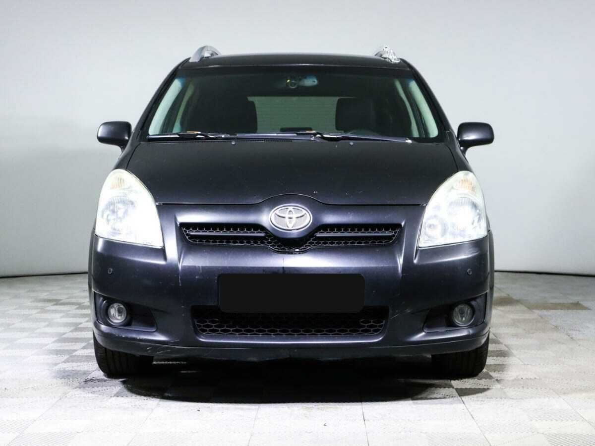 Toyota Corolla Verso с пробегом — 2007 год. Фото: #1