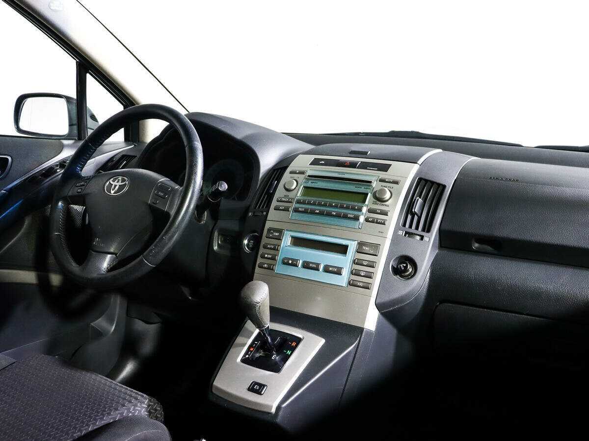 Toyota Corolla Verso с пробегом — 2007 год. Фото: #8