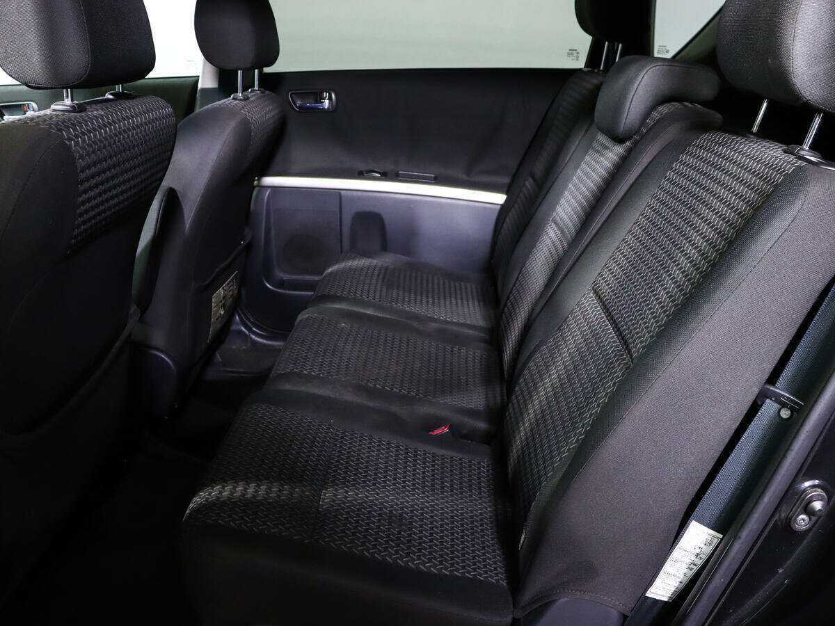 Toyota Corolla Verso с пробегом — 2007 год. Фото: #9