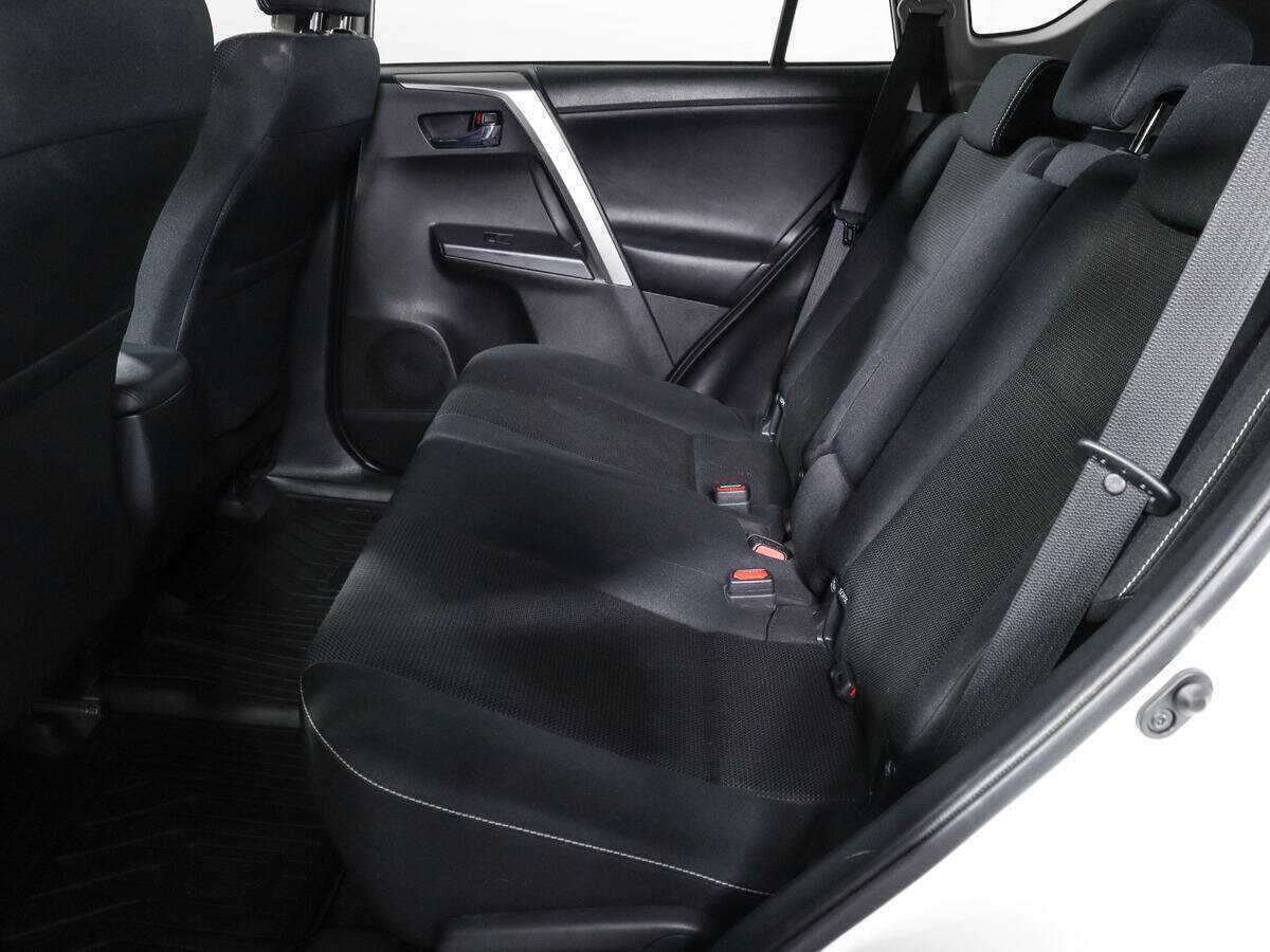 Toyota RAV4 с пробегом — 2015 год. Фото: #9