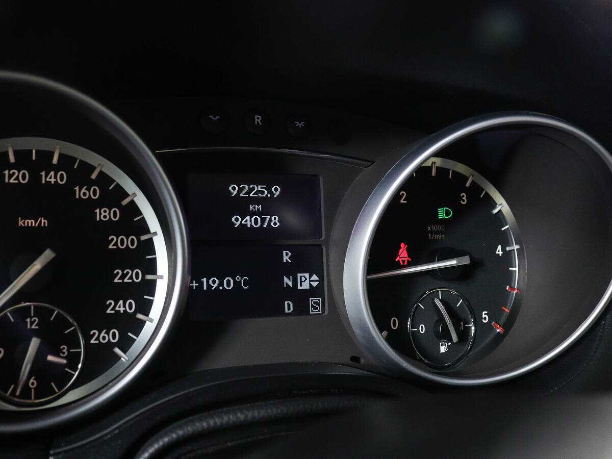 Mercedes-Benz GL-Класс с пробегом — 2012 год. Фото: #10