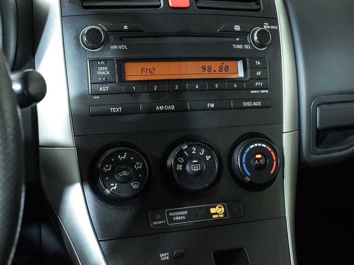 Toyota Auris с пробегом — 2012 год. Фото: #14