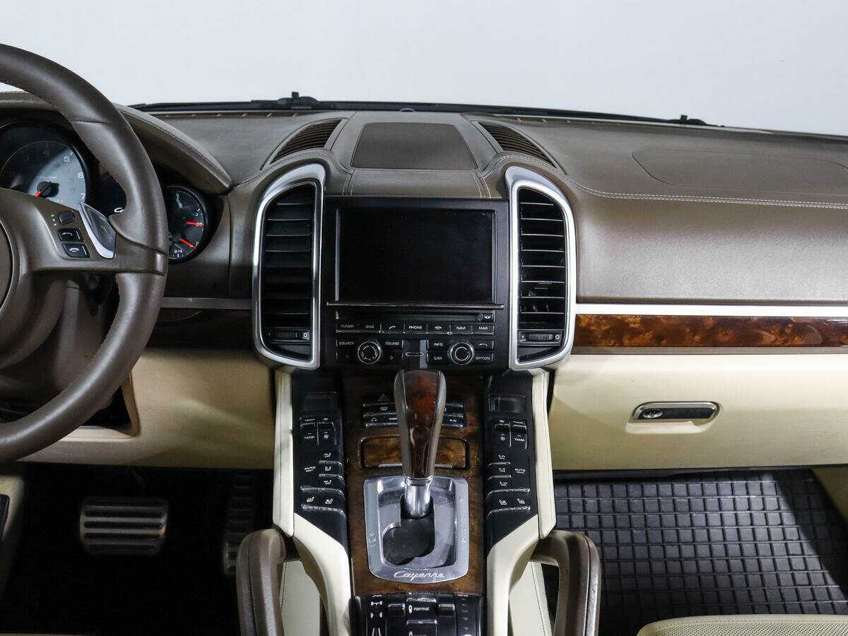 Porsche Cayenne с пробегом — 2011 год. Фото: #10