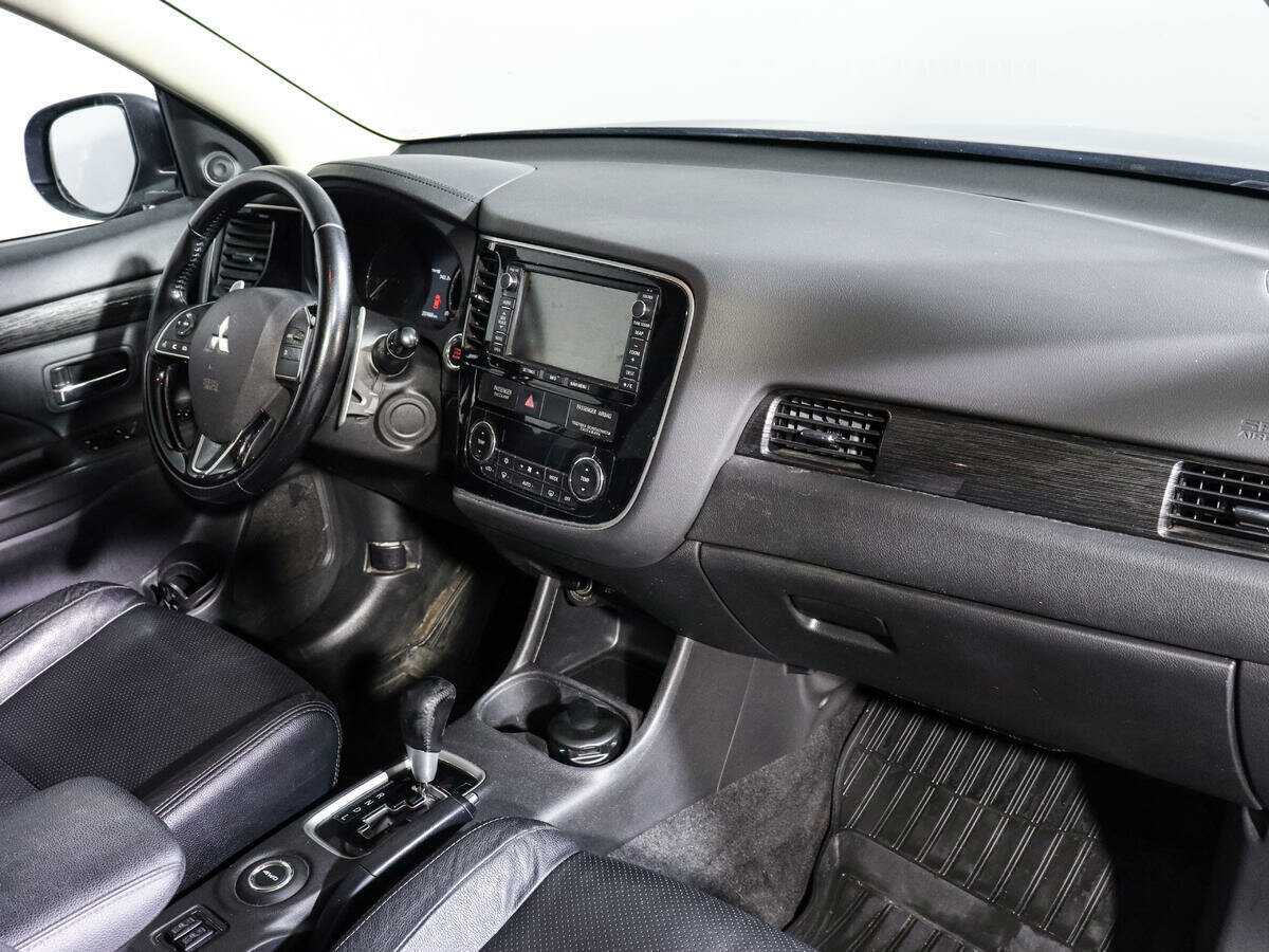 Mitsubishi Outlander с пробегом — 2015 год. Фото: #6