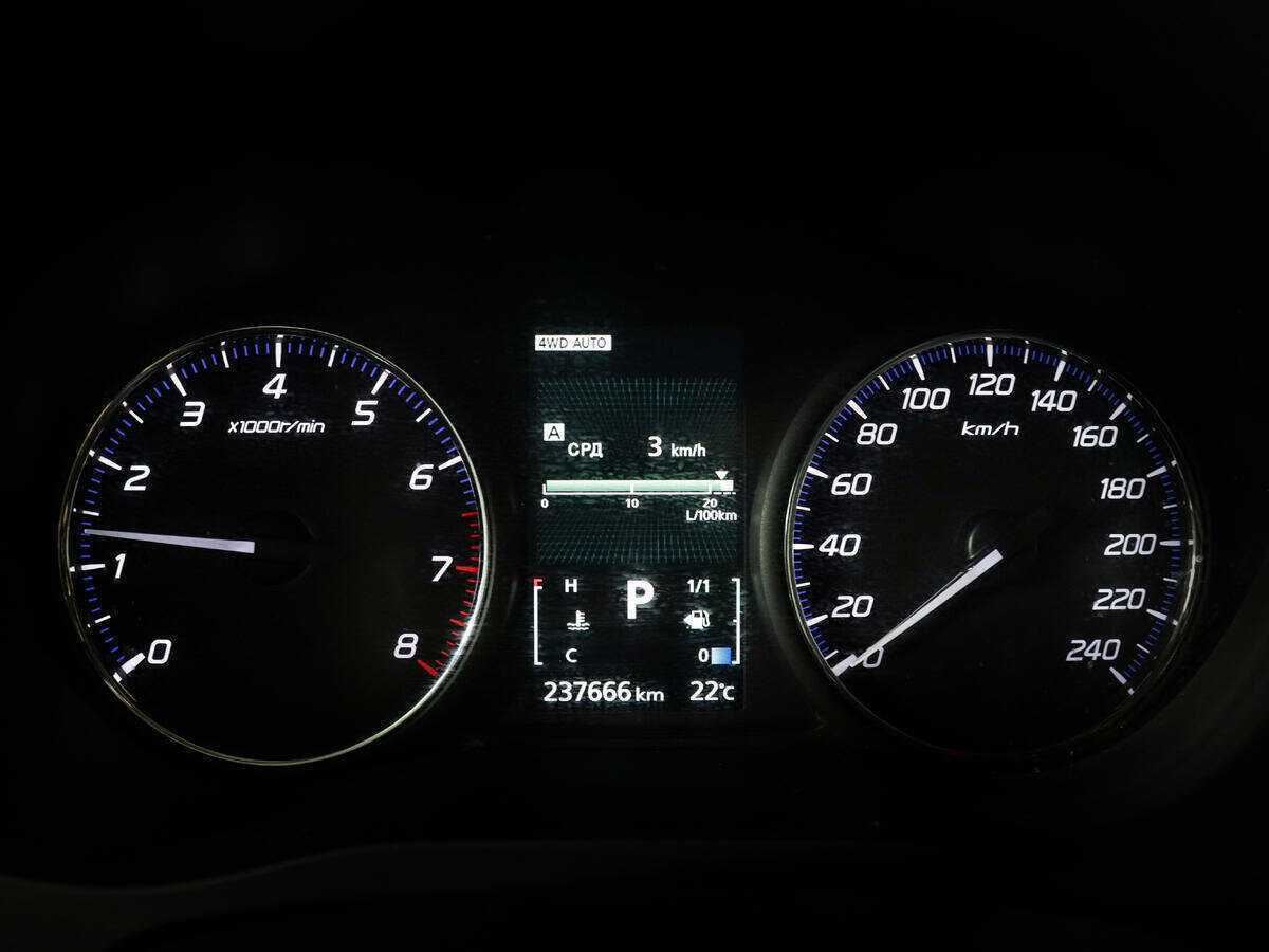 Mitsubishi Outlander с пробегом — 2015 год. Фото: #8