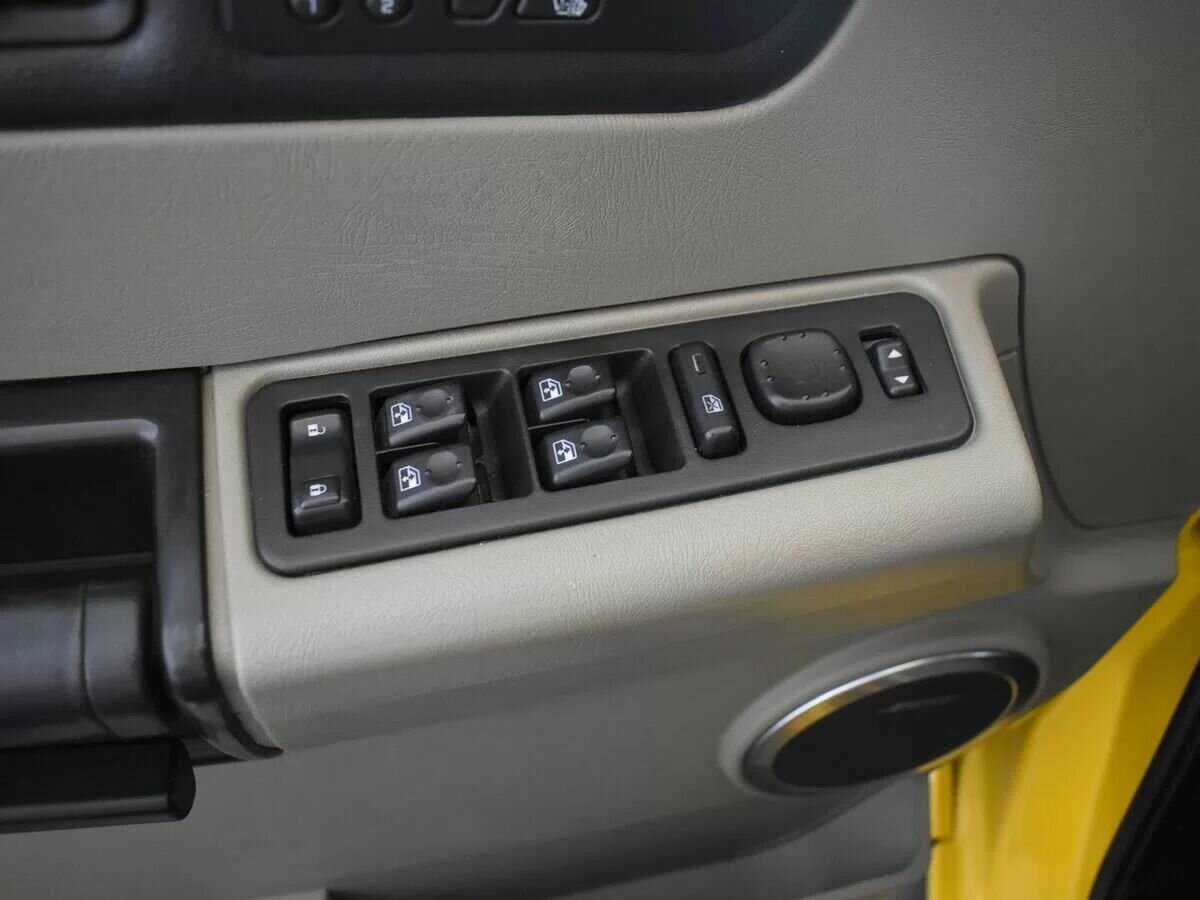 Hummer H2 с пробегом — 2005 год. Фото: #7