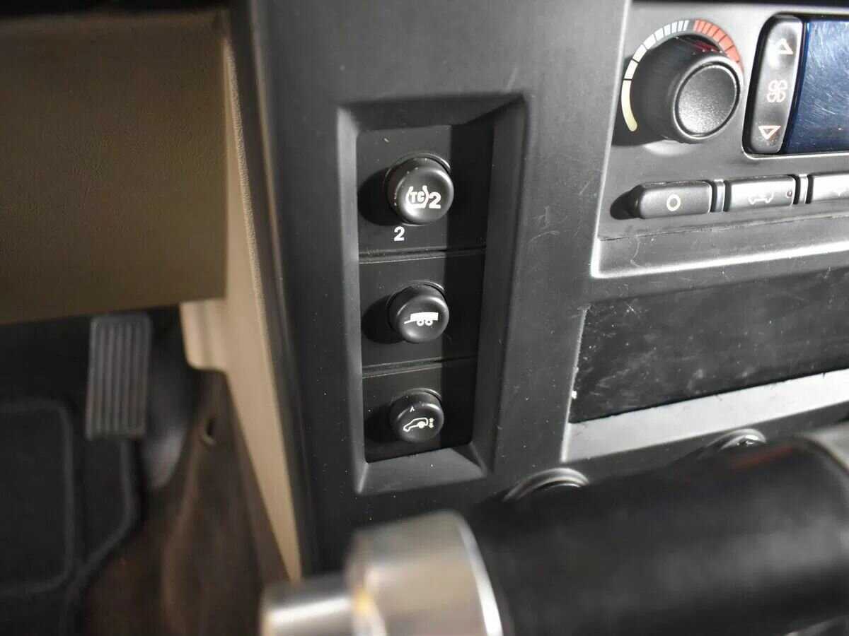 Hummer H2 с пробегом — 2005 год. Фото: #16