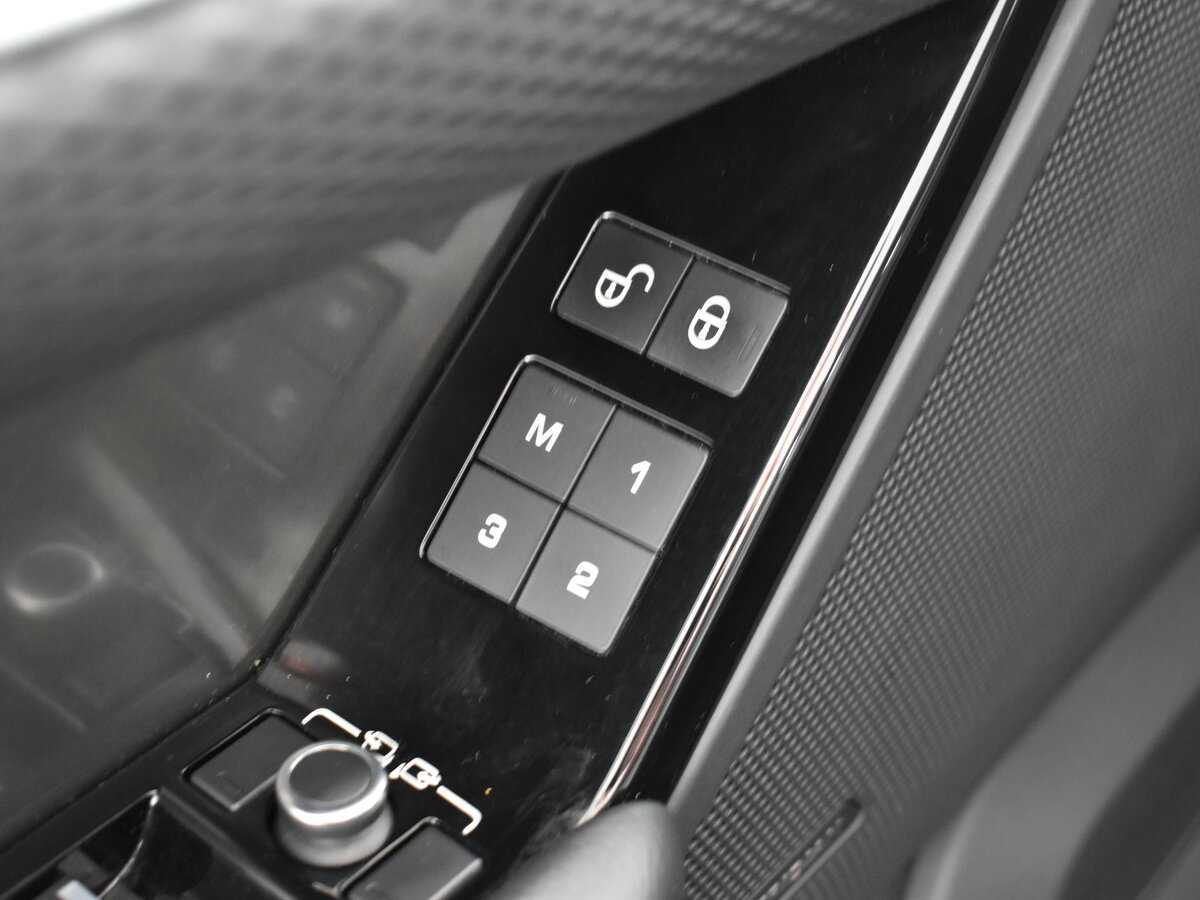 Land Rover Range Rover Velar с пробегом — 2018 год. Фото: #8