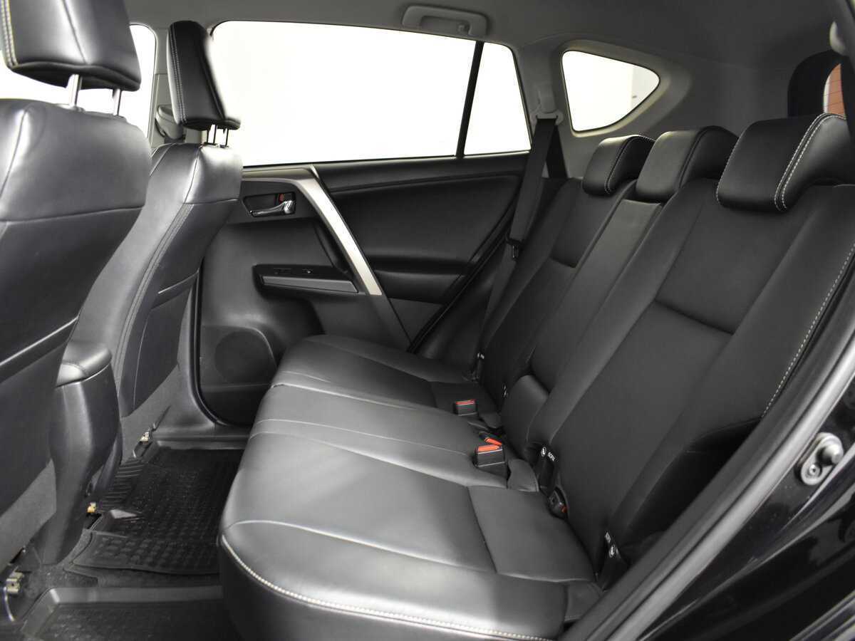 Toyota RAV4 с пробегом — 2018 год. Фото: #7