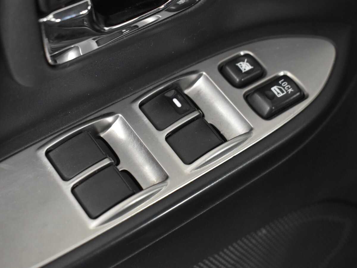 Mitsubishi Pajero с пробегом — 2007 год. Фото: #6