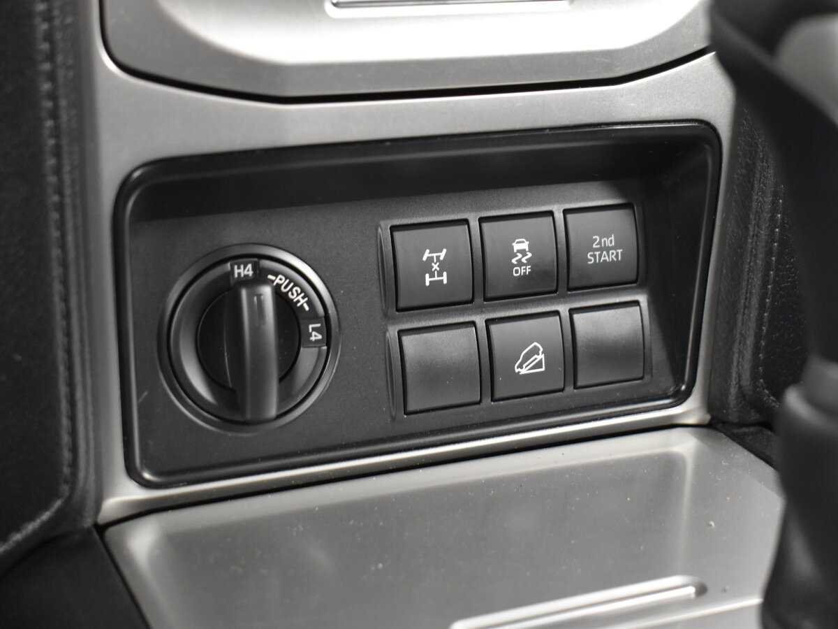 Toyota Land Cruiser Prado с пробегом — 2018 год. Фото: #16