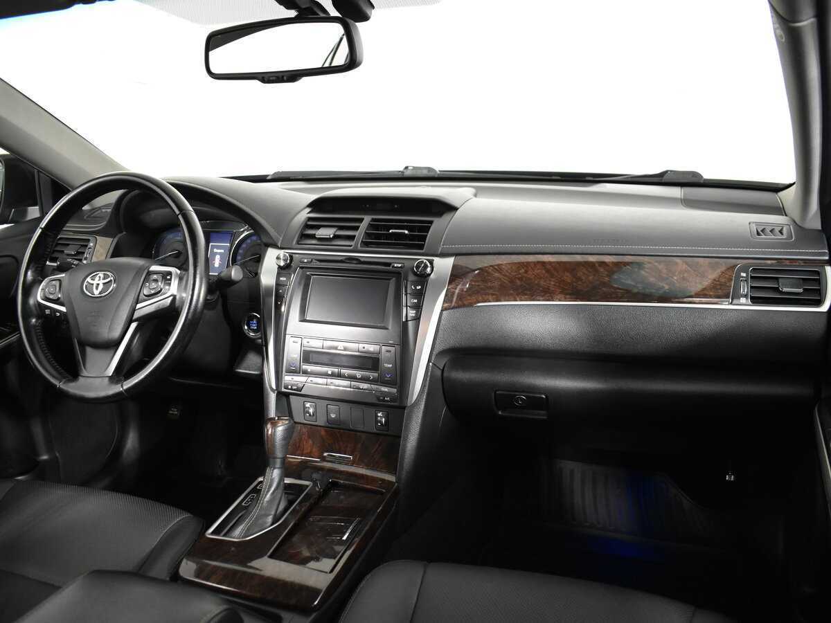 Toyota Camry с пробегом — 2017 год. Фото: #13
