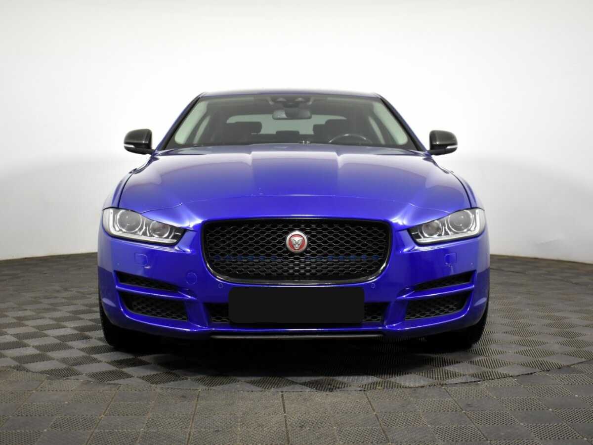 Jaguar XE с пробегом — 2016 год. Фото: #1