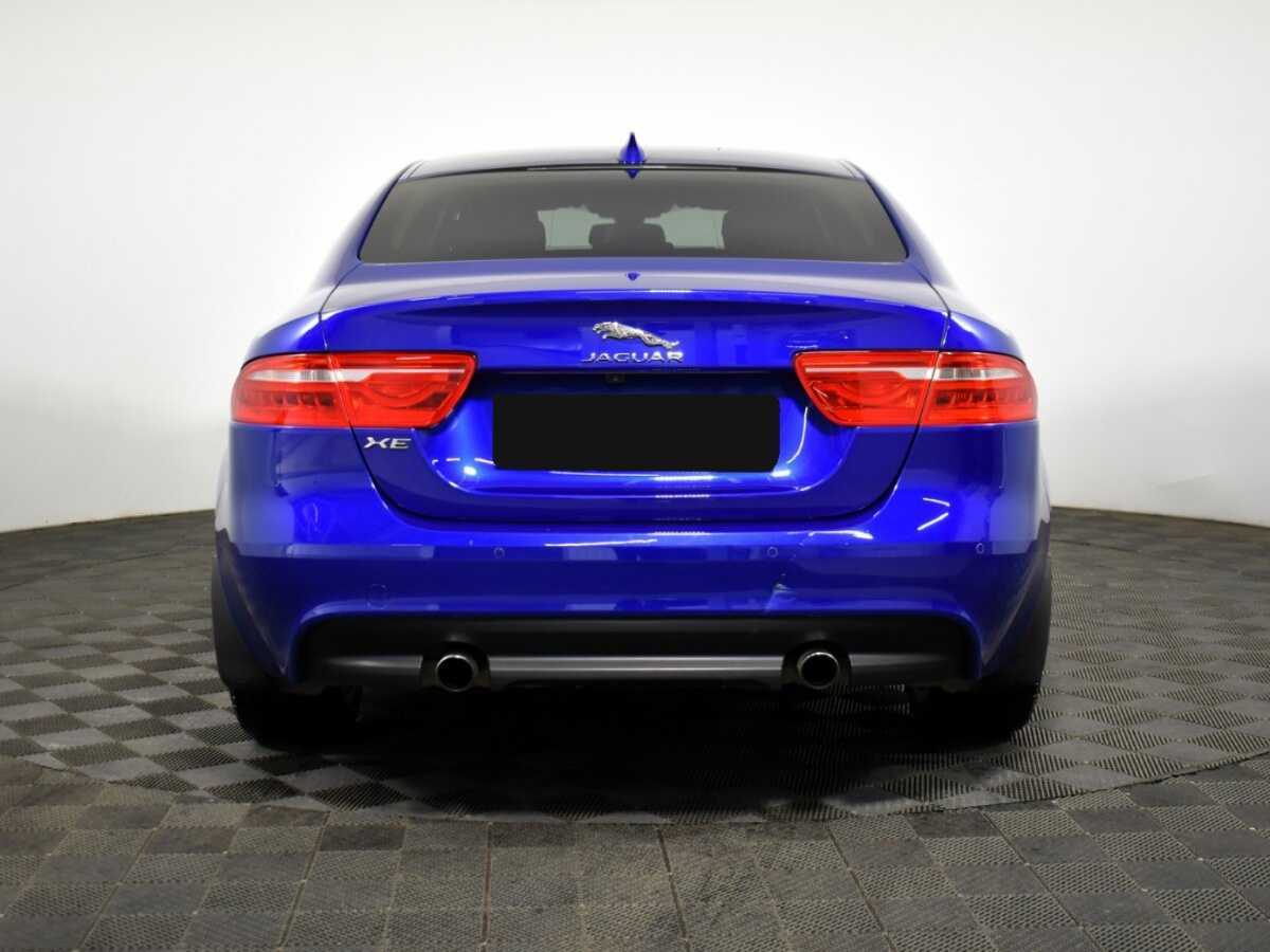 Jaguar XE с пробегом — 2016 год. Фото: #4