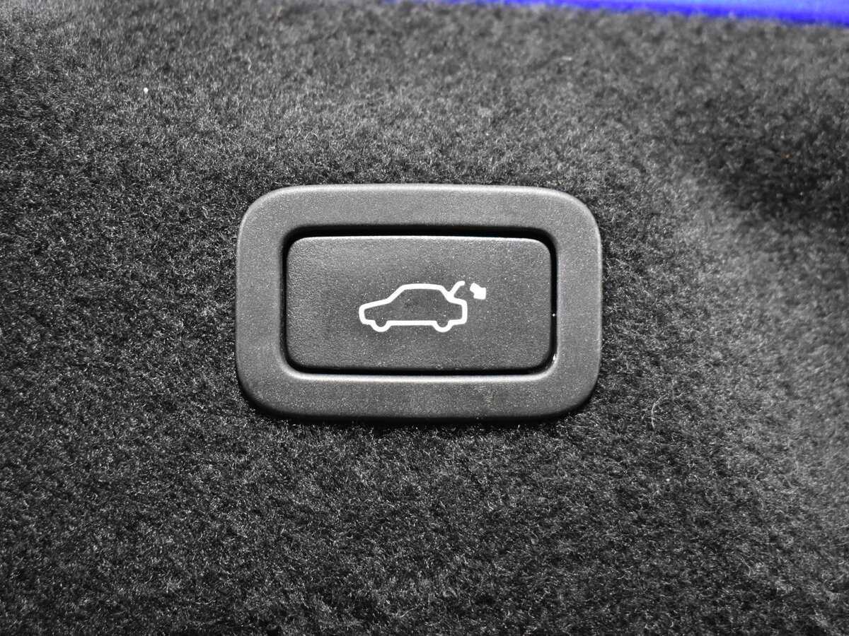 Jaguar XE с пробегом — 2016 год. Фото: #6